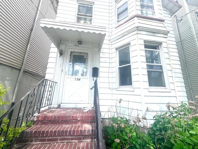 134 Boyd Ave in Jersey City, NJ - Building Photo - Building Photo