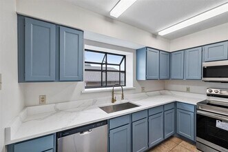 5335 Bent Tree Forest Dr in Dallas, TX - Foto de edificio - Building Photo