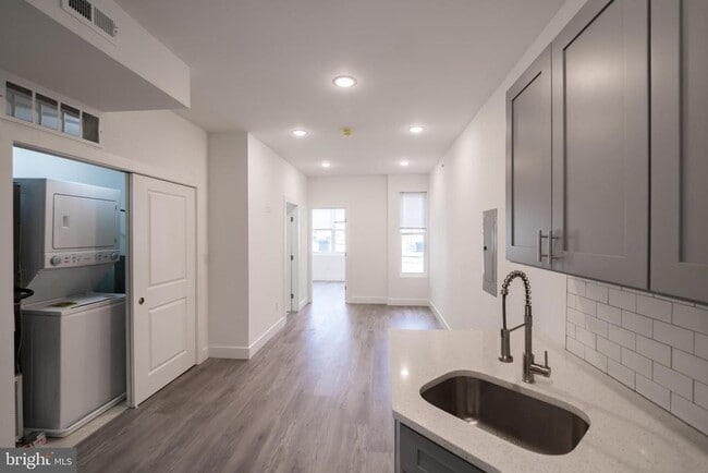 1709 Snyder Ave in Philadelphia, PA - Building Photo - Building Photo