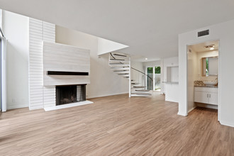 145 East 18th in Costa Mesa, CA - Building Photo - Building Photo