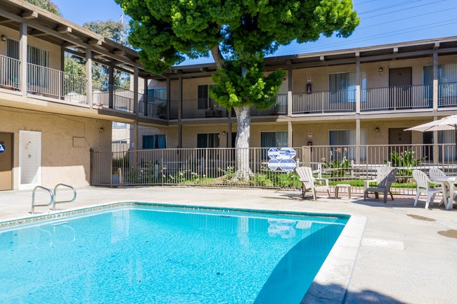 Parkside La Palma Apartments