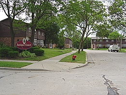 Juniper Court Apartments in Milwaukee, WI - Building Photo