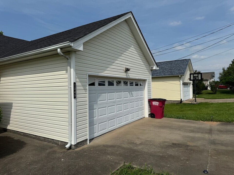 1349 Meredith Way in Clarksville, TN - Building Photo