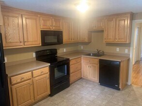 74 Cottage St in Franklin, MA - Building Photo - Building Photo