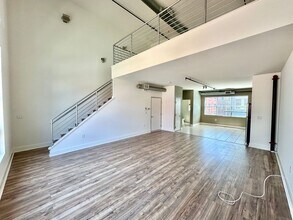 716 N Santiago St in Santa Ana, CA - Building Photo - Building Photo