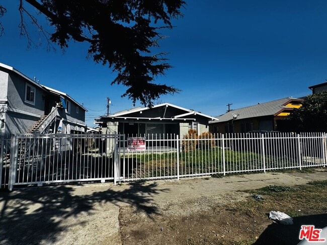 229 E 85th St in Los Angeles, CA - Building Photo - Building Photo