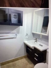 8724 SW 103rd Ave in Miami, FL - Foto de edificio - Building Photo