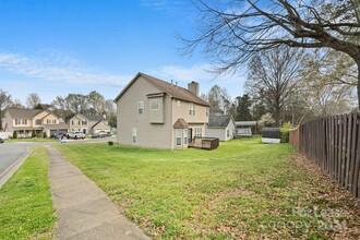 7402 Shiras Ct in Charlotte, NC - Foto de edificio - Building Photo