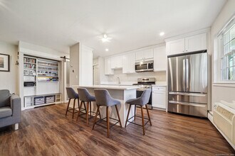 1000 Knapps Hwy in Fairfield, CT - Building Photo - Building Photo