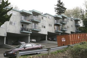 Hillside Terrace Condominiums in Portland, OR - Building Photo - Building Photo