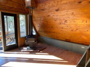 10605 N Applegate Rd in Jacksonville, OR - Building Photo - Building Photo