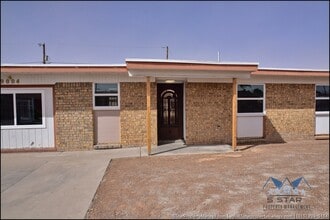 9004 Acatlan Ln in El Paso, TX - Building Photo - Building Photo