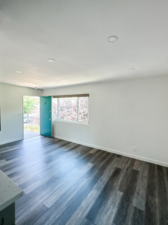 323 W Islay St in Santa Barbara, CA - Building Photo