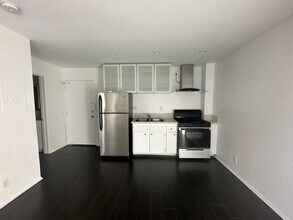 827 S Wilton Pl, Unit Unit 307 in Los Angeles, CA - Building Photo - Building Photo