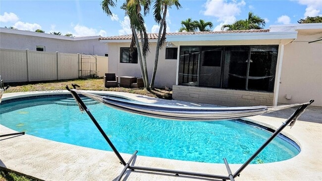 4360 NE 13th Ave in Oakland Park, FL - Building Photo - Building Photo