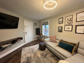 2 Shelby St, Unit 1 in Boston, MA - Foto de edificio - Building Photo