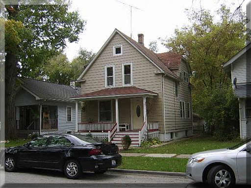 918 N Ash St in Waukegan, IL - Foto de edificio