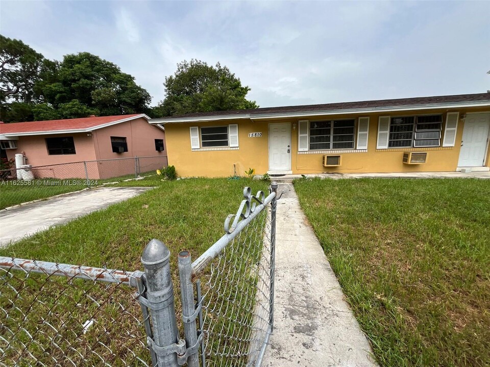 15810 NW 38th Ct in Opa Locka, FL - Building Photo