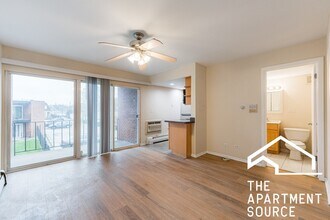 6151 W Thorndale Ave in Chicago, IL - Foto de edificio - Building Photo