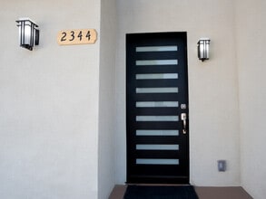 2344 Gatewood St in Los Angeles, CA - Building Photo - Building Photo