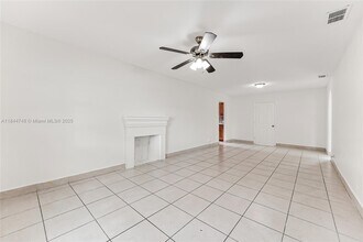 1059 NW 48th St in Miami, FL - Building Photo - Building Photo