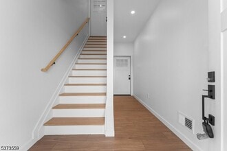 65 Anderson St, Unit 1 in Raritan, NJ - Building Photo - Building Photo