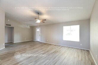 8226 W Larkspur Dr in Peoria, AZ - Foto de edificio - Building Photo