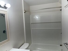 183 Washington St, Unit 183A in Dover, NH - Foto de edificio - Building Photo