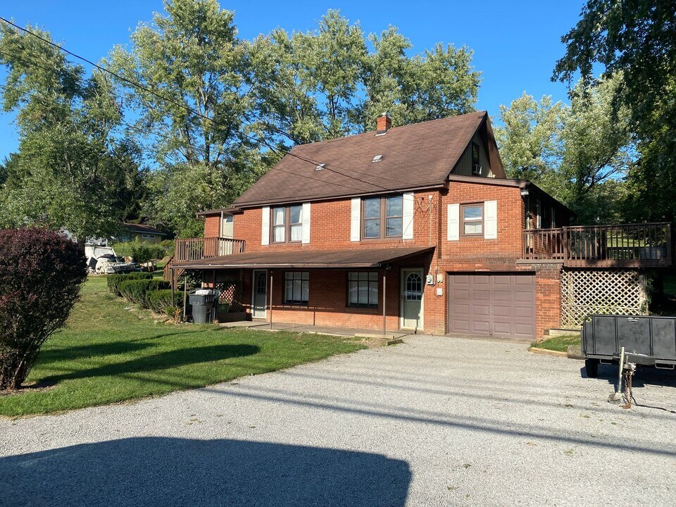 711 Spring St in Mars, PA - Building Photo