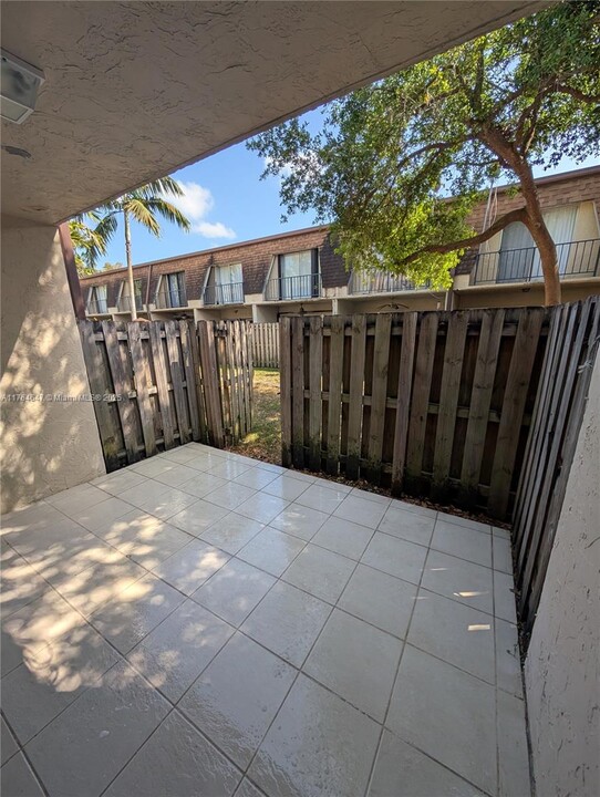 15385 S Dixie Hwy in Palmetto Bay, FL - Foto de edificio