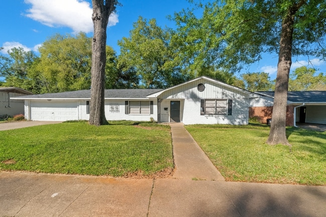 212 Ridgecrest Dr in Tyler, TX - Building Photo - Building Photo