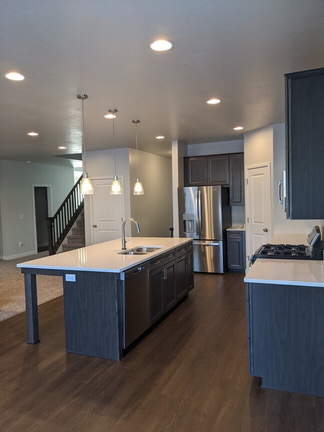 3293 S Lincoln Ln in Syracuse, UT - Building Photo - Building Photo