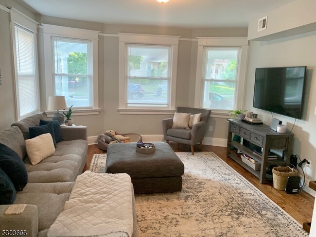 53 Forest St in Montclair, NJ - Building Photo - Building Photo