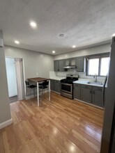 10 Ferry St, Unit 2 in Everett, MA - Building Photo - Building Photo