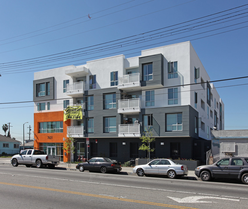 Figueroa Senior Apartments in Los Angeles, CA - Building Photo