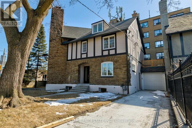 property at 1 Baby Point Rd