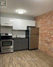 2870 Dundas St W in Toronto, ON - Building Photo - Building Photo