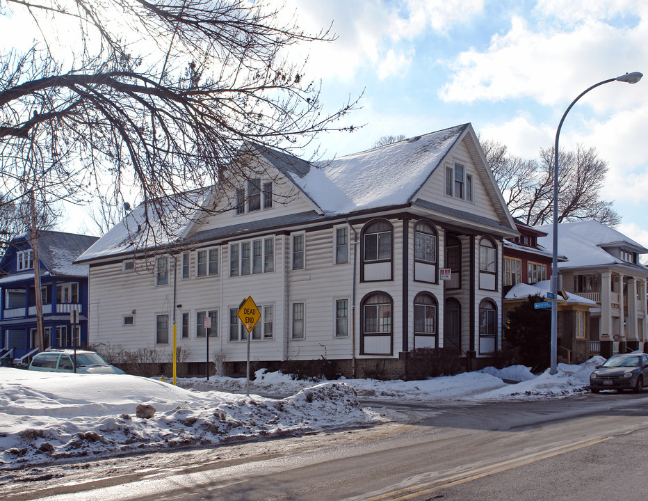 1742 St Paul St in Rochester, NY - Foto de edificio