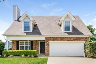 2211 New Port Dr in Spring Hill, TN - Building Photo