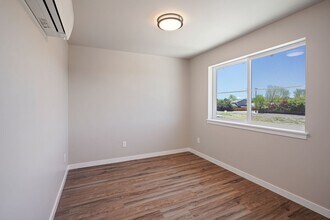 805 NW 18th Ct in Redmond, OR - Building Photo - Building Photo