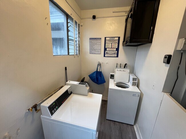 350 South Manhattan Place in Los Angeles, CA - Building Photo - Building Photo