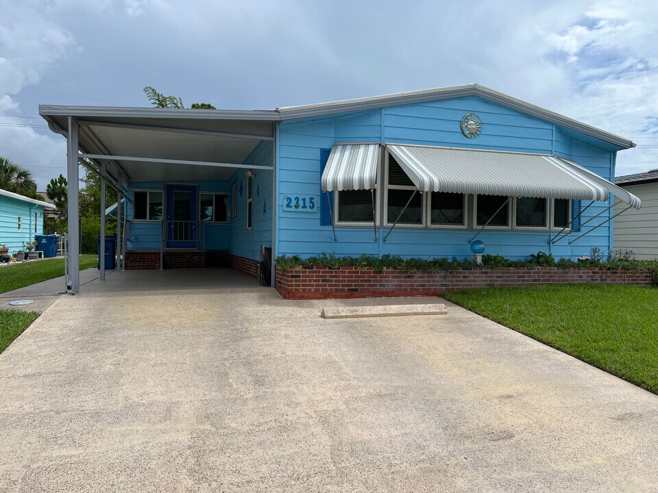 2315 Coconut Palm Dr in Palm Bay, FL - Building Photo