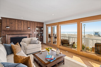 3205 The Strand in Hermosa Beach, CA - Building Photo - Building Photo