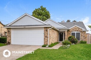 209 Wilshire Dr in Glenn Heights, TX - Building Photo