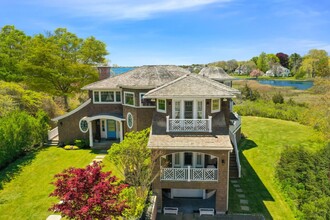 757 Montauk Hwy in Westhampton Beach, NY - Building Photo - Building Photo