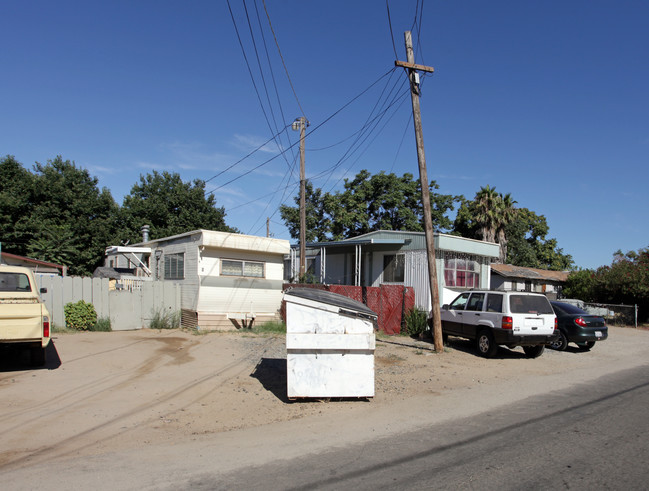 729 Anthony Ave in Modesto, CA - Foto de edificio - Building Photo