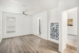 614 Torreon St in San Antonio, TX - Foto de edificio - Building Photo