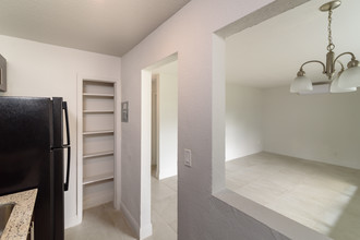 Prestige Pointe in North Miami, FL - Building Photo - Building Photo