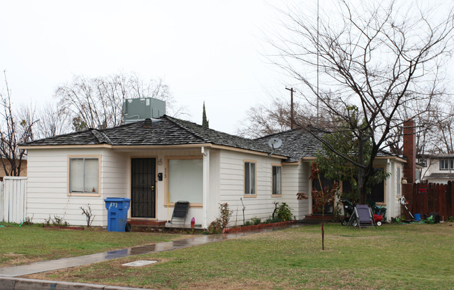 573 Columbia St in Turlock, CA - Building Photo - Building Photo