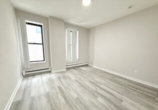 63 Ruggles St, Unit 4B in Boston, MA - Building Photo - Building Photo